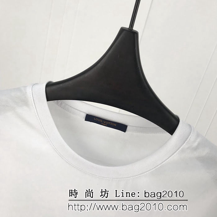 LV路易威登 19ss最新款 前後字母印花 白色短袖 高版本情侶款 男女同款 ydi2383